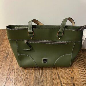 Dooney & Bourke large handbag never used